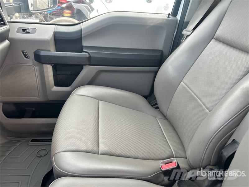 Ford F-550 XL 4x2 Service Truck Közúti karbantartó haszongépek
