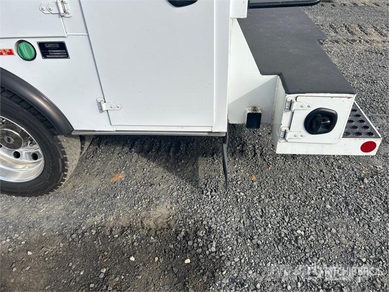 Ford F-550 XL 4x2 Service Truck Közúti karbantartó haszongépek