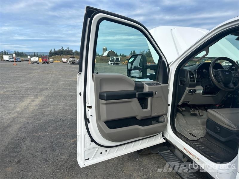 Ford F-550 XL 4x2 Service Truck Közúti karbantartó haszongépek