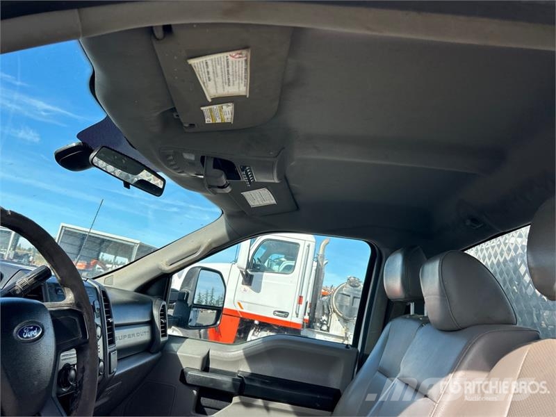 Ford F-550 XL 4x2 Utility Truck 皮卡车