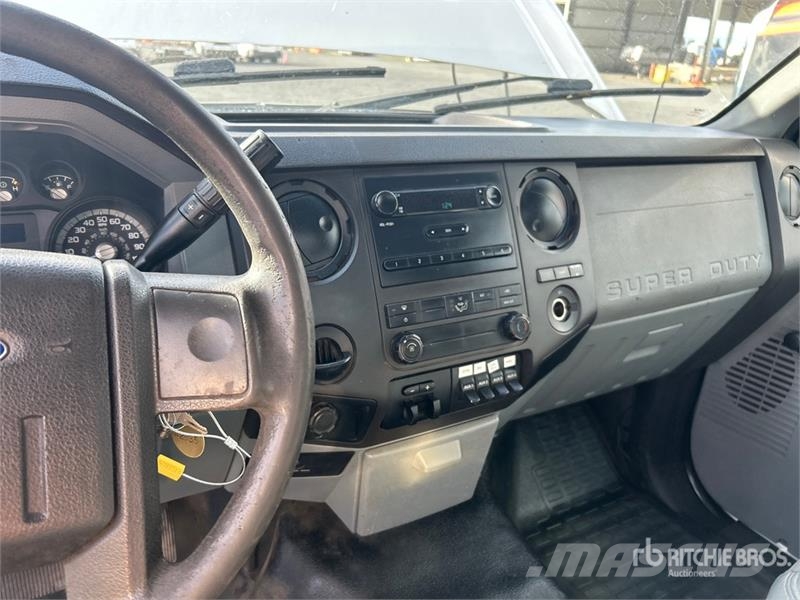 Ford F-550 XL 4x2 Utility Truck 픽업/드롭사이드