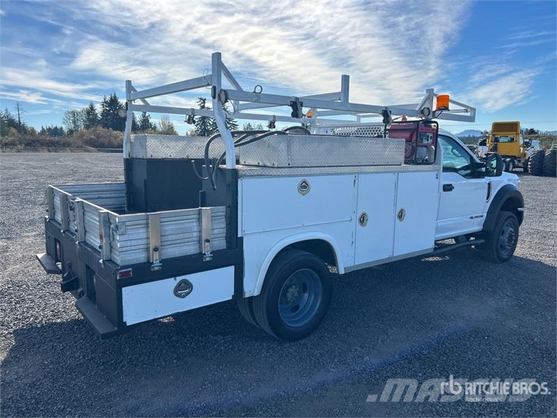 Ford F-550 XL 4x2 Utility Truck 皮卡车