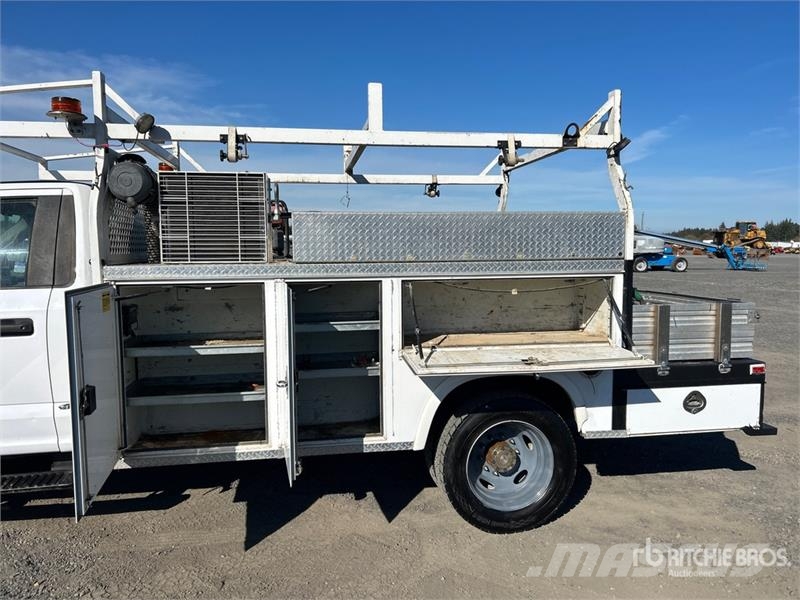 Ford F-550 XL 4x2 Utility Truck Prekucniki