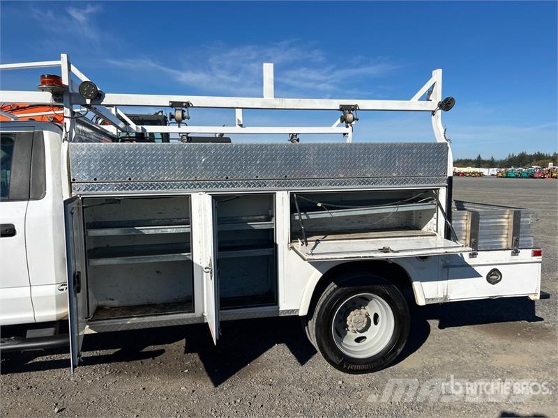 Ford F-550 XL 4x2 Utility Truck Prekucniki