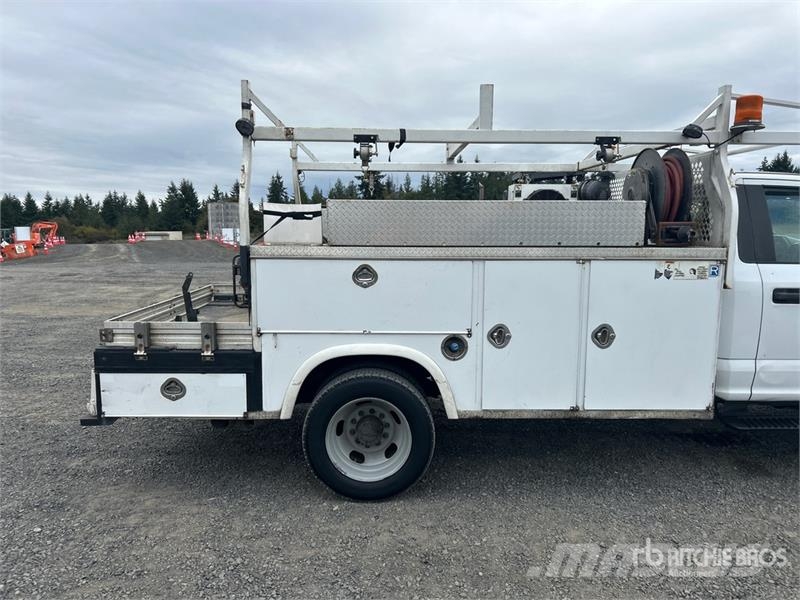 Ford F-550 XL 4x2 Utility Truck Prekucniki