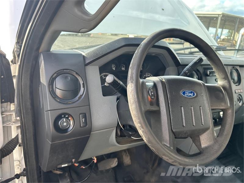Ford F-550 XL 4x2 Utility Truck 픽업/드롭사이드