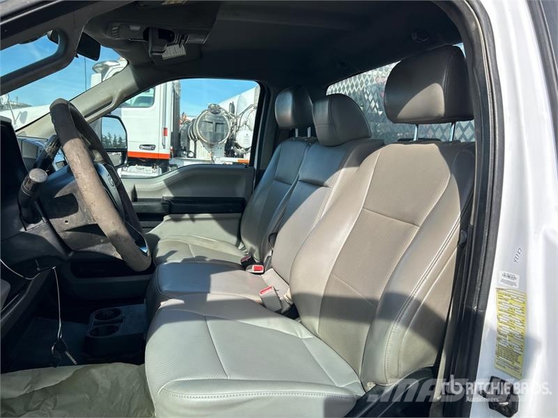 Ford F-550 XL 4x2 Utility Truck 皮卡车