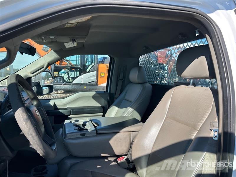 Ford F-550 XL 4x2 Utility Truck Prekucniki