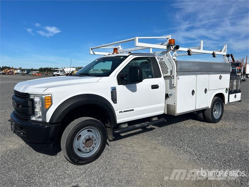 Ford F-550 XL 4x2 Utility Truck 皮卡车