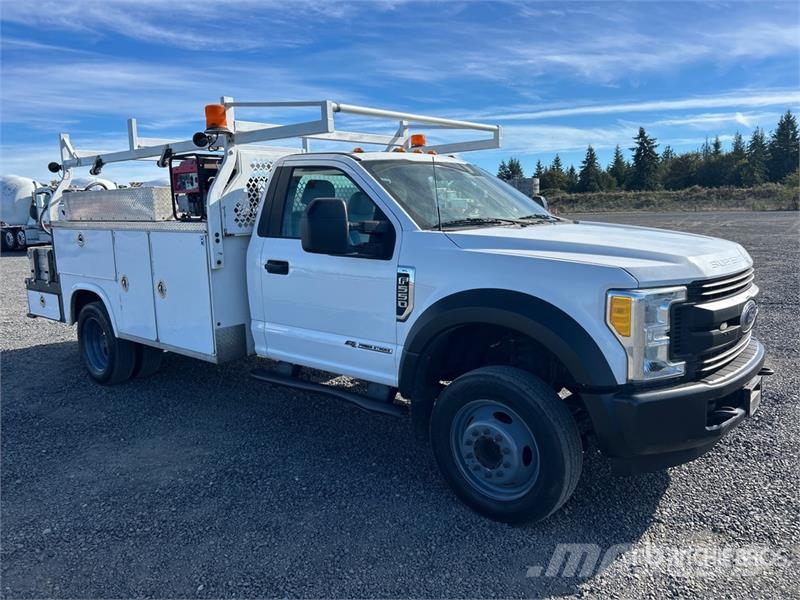 Ford F-550 XL 4x2 Utility Truck 皮卡车