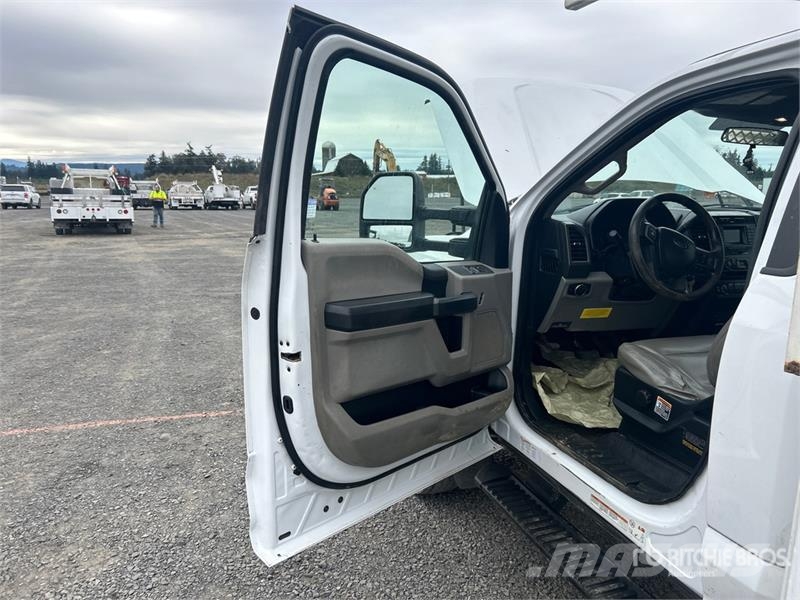 Ford F-550 XL 4x2 Utility Truck Prekucniki