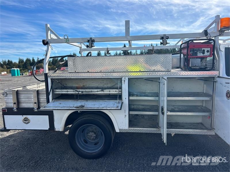 Ford F-550 XL 4x2 Utility Truck 皮卡车
