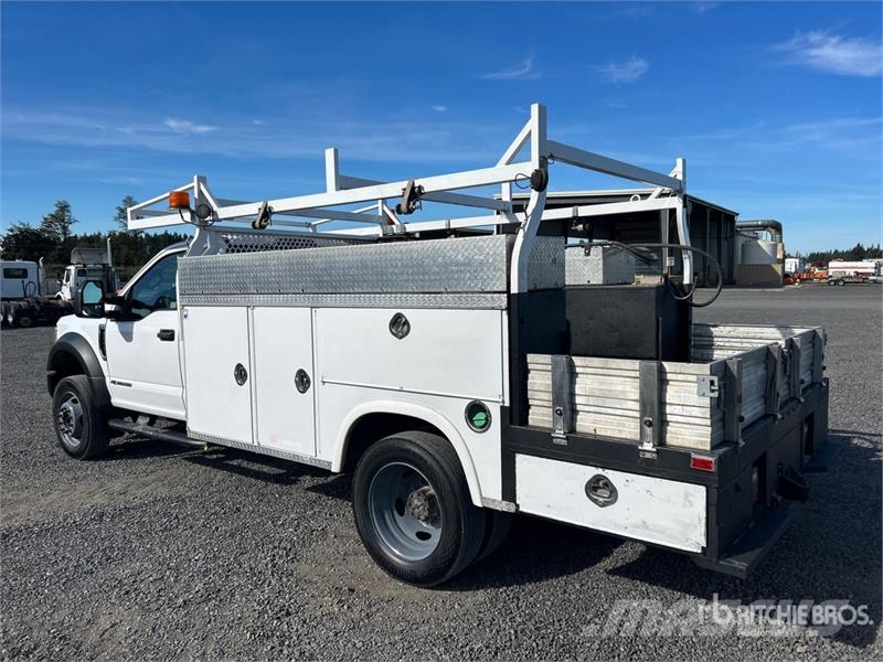Ford F-550 XL 4x2 Utility Truck 皮卡车