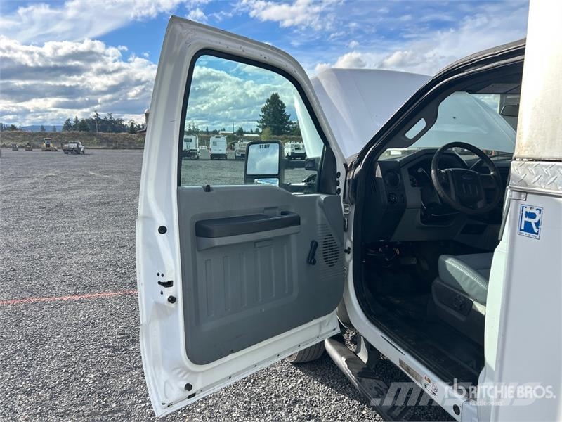 Ford F-550 XL 4x2 Utility Truck 픽업/드롭사이드