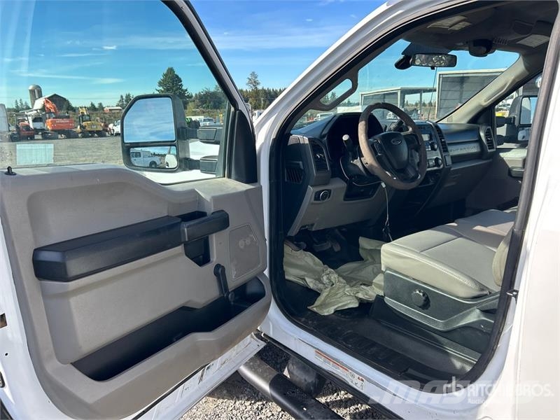 Ford F-550 XL 4x2 Utility Truck 皮卡车