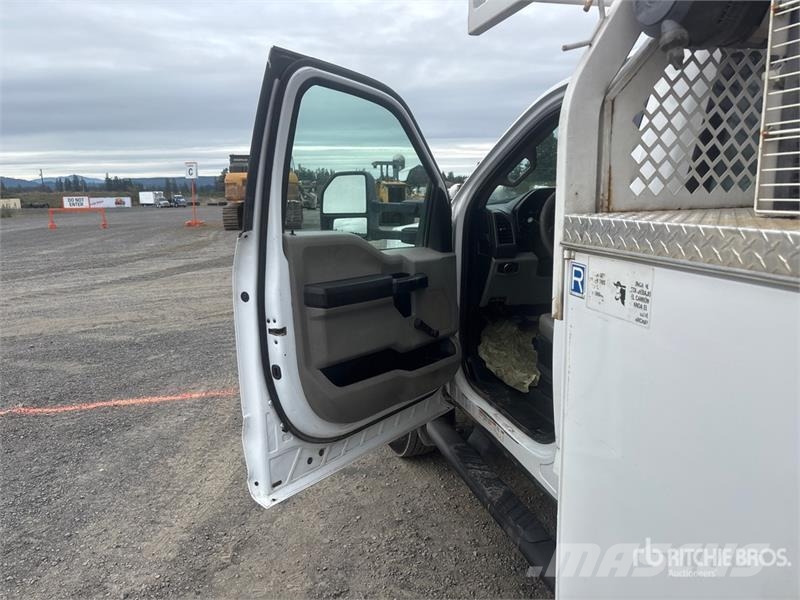 Ford F-550 XL 4x2 Utility Truck Prekucniki
