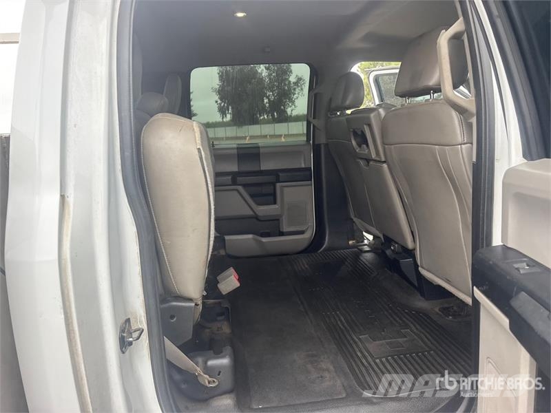 Ford F-550 XL 4x4 Crew Cab Utility Truck Vieglais kravas automobilis/izkraušana no sāniem