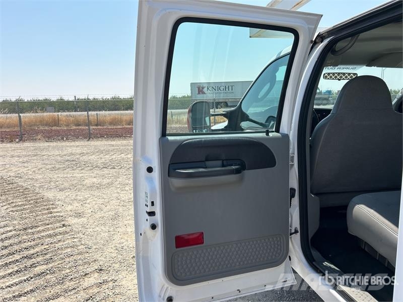 Ford F-550 XL 4x4 Crew Cab Flatbed Truck Kamioni sa otvorenim sandukom