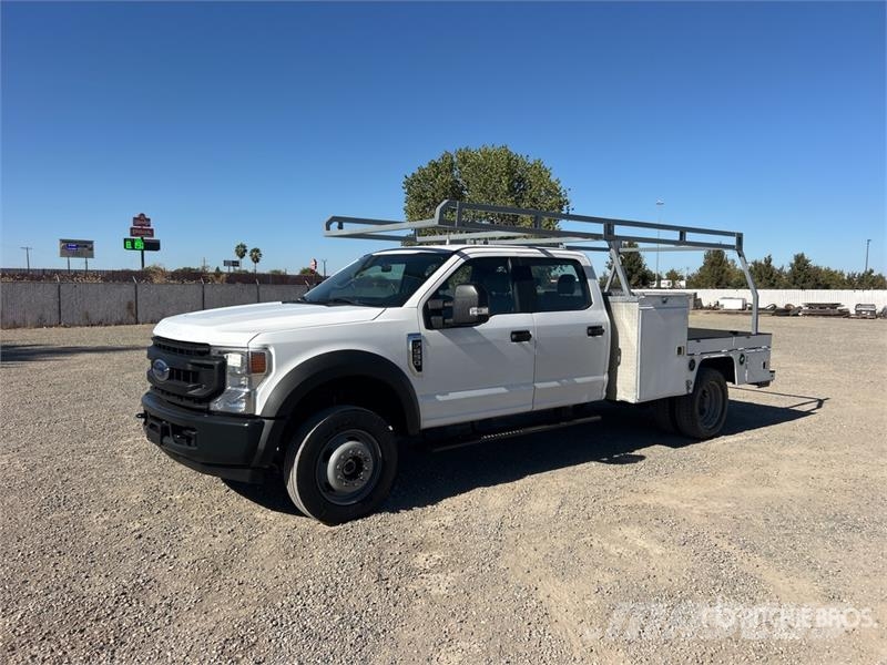 Ford F-550 XL 4x4 Crew Cab Flatbed Truck Platte bakwagens