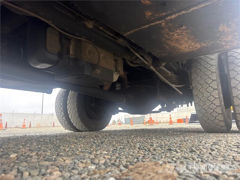 Ford F-550 XL 4x4 Crew Cab Utility Truck Vieglais kravas automobilis/izkraušana no sāniem