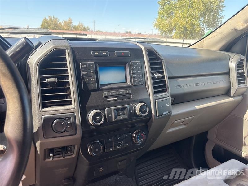 Ford F-550 XL 4x4 Crew Cab Flatbed Truck Platós / Ponyvás teherautók