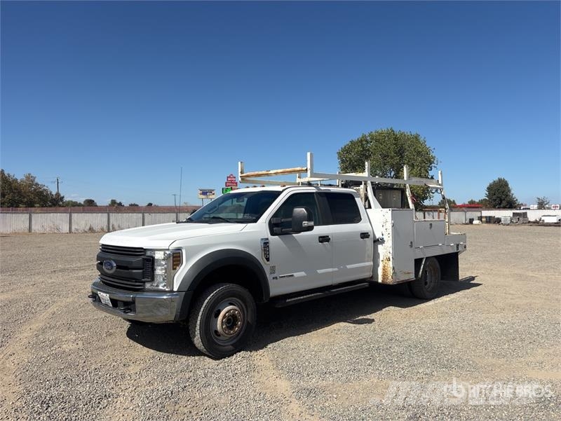 Ford F-550 XL 4x4 Crew Cab Flatbed Truck Platós / Ponyvás teherautók