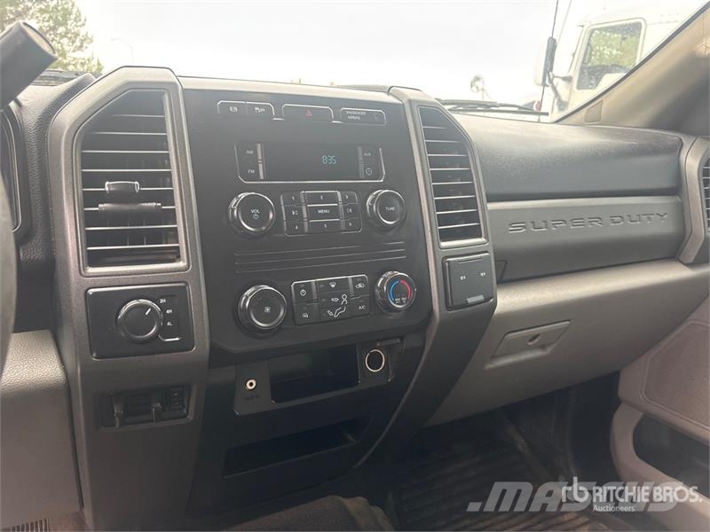 Ford F-550 XL 4x4 Crew Cab Utility Truck Vieglais kravas automobilis/izkraušana no sāniem