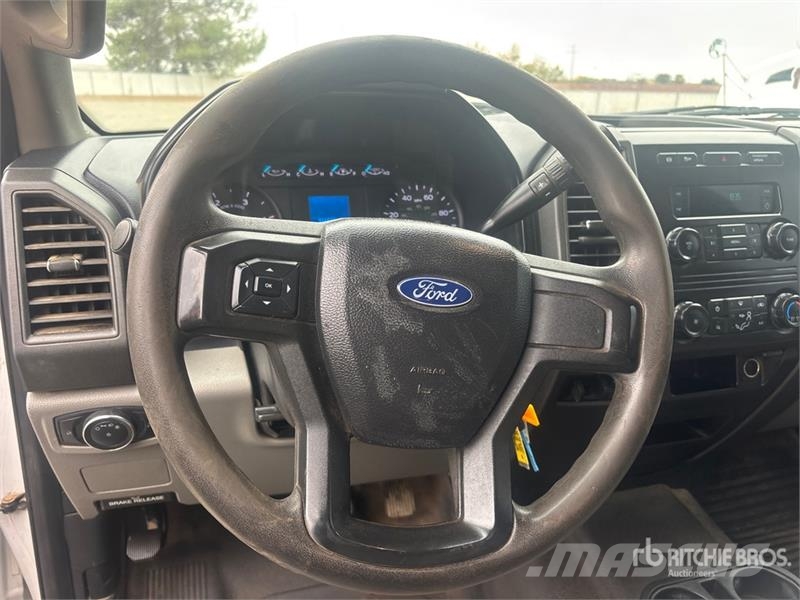 Ford F-550 XL 4x4 Crew Cab Utility Truck Vieglais kravas automobilis/izkraušana no sāniem