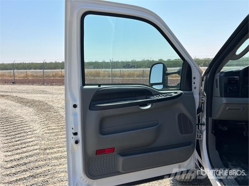 Ford F-550 XL 4x4 Crew Cab Flatbed Truck Kamioni sa otvorenim sandukom
