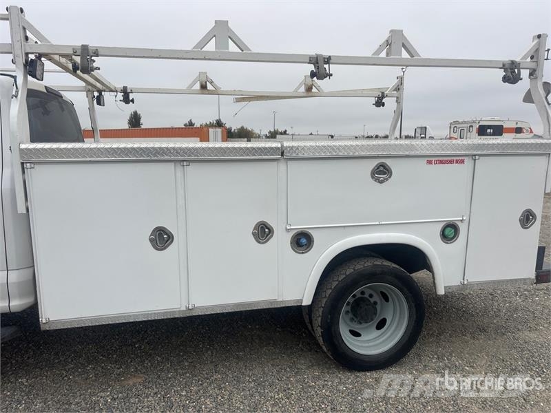 Ford F-550 XL 4x4 Crew Cab Utility Truck Vieglais kravas automobilis/izkraušana no sāniem