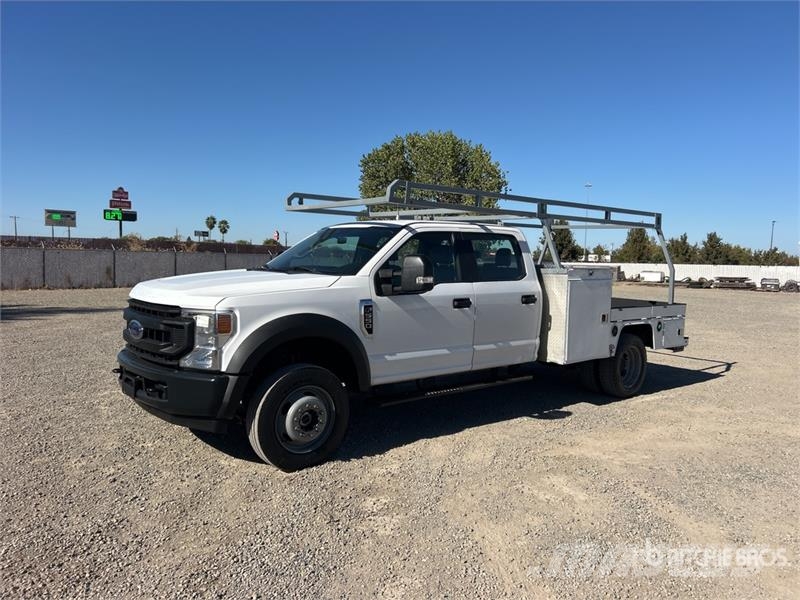 Ford F-550 XL 4x4 Crew Cab Flatbed Truck Platte bakwagens