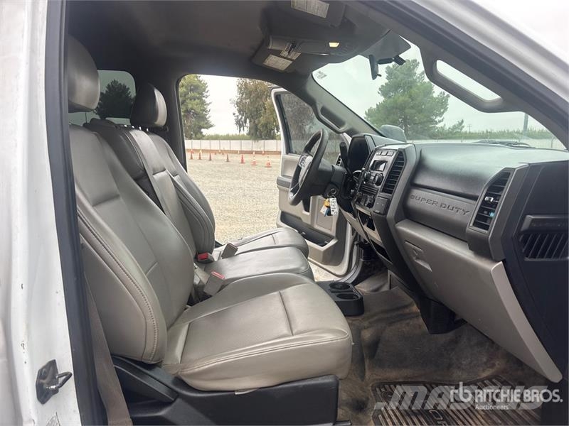 Ford F-550 XL 4x4 Crew Cab Utility Truck Vieglais kravas automobilis/izkraušana no sāniem