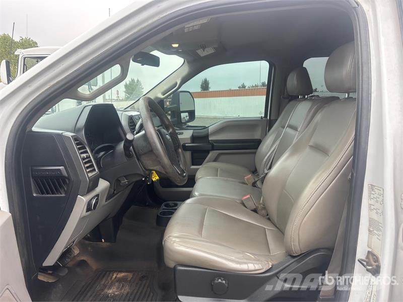 Ford F-550 XL 4x4 Crew Cab Utility Truck Vieglais kravas automobilis/izkraušana no sāniem