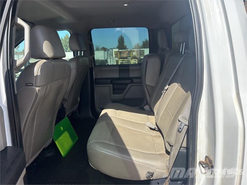 Ford F-550 XL 4x4 Crew Cab Flatbed Truck Platós / Ponyvás teherautók