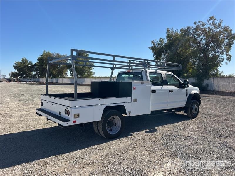 Ford F-550 XL 4x4 Crew Cab Flatbed Truck Platte bakwagens