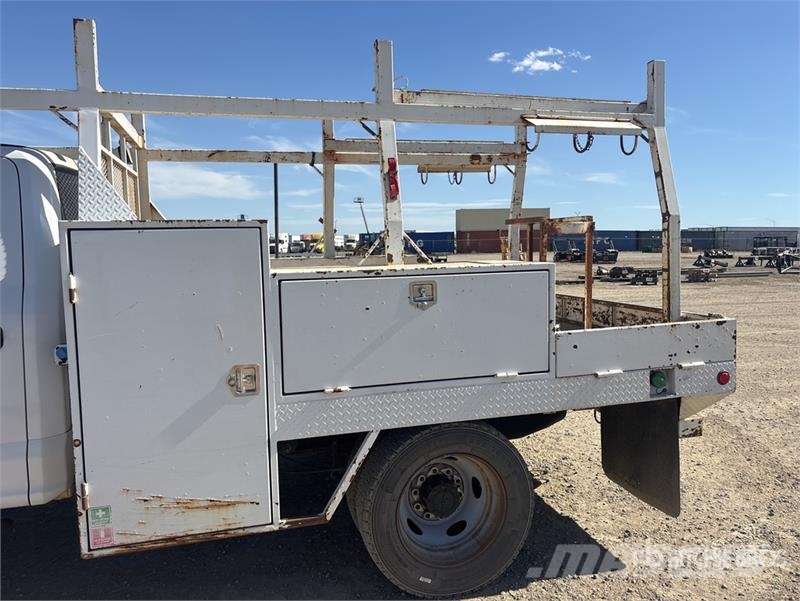 Ford F-550 XL 4x4 Crew Cab Flatbed Truck Lastbil med lad/Flatbed
