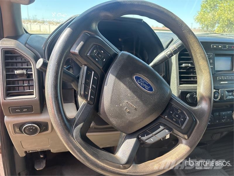 Ford F-550 XL 4x4 Crew Cab Flatbed Truck Platós / Ponyvás teherautók