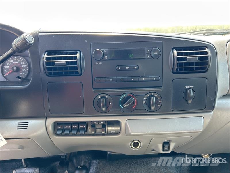Ford F-550 XL 4x4 Crew Cab Flatbed Truck Kamioni sa otvorenim sandukom