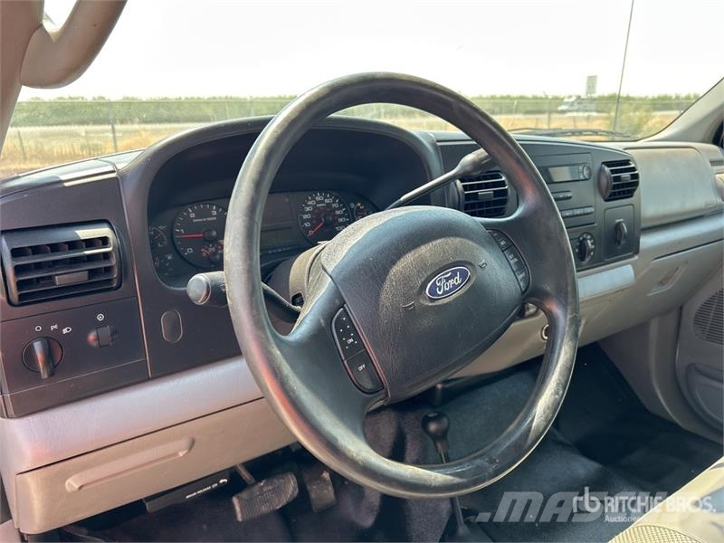 Ford F-550 XL 4x4 Crew Cab Flatbed Truck Kamioni sa otvorenim sandukom