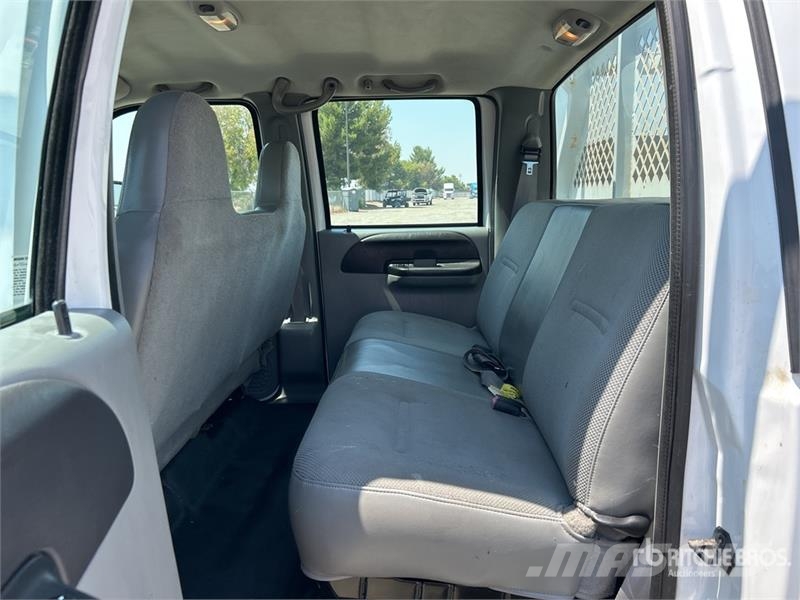 Ford F-550 XL 4x4 Crew Cab Flatbed Truck Kamioni sa otvorenim sandukom