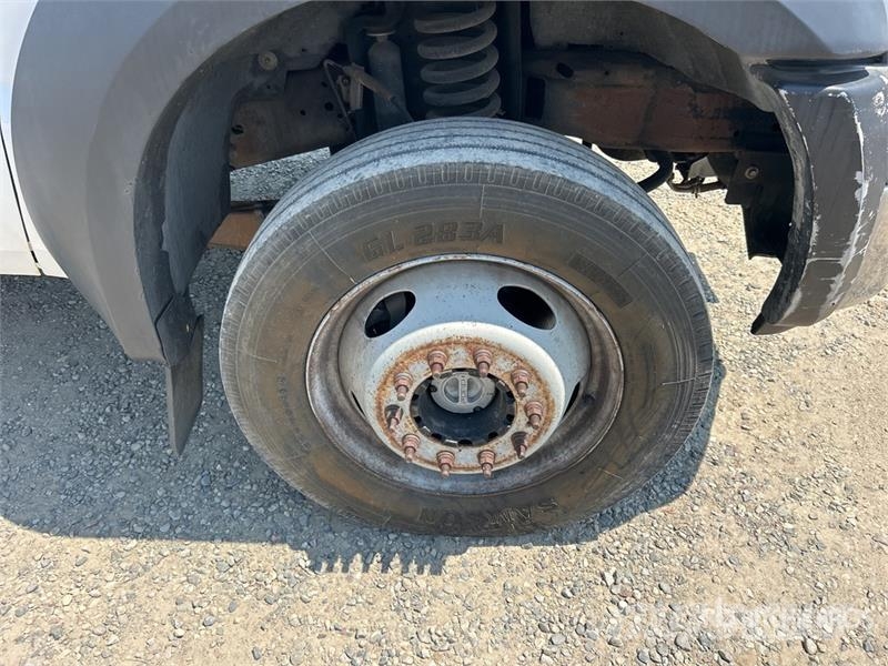 Ford F-550 XL 4x4 Crew Cab Flatbed Truck Kamioni sa otvorenim sandukom