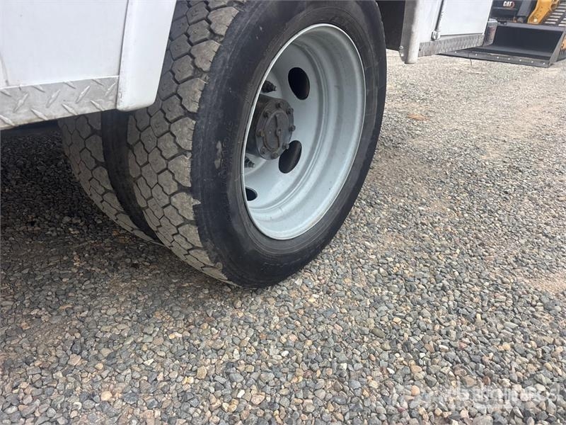 Ford F-550 XL 4x4 Crew Cab Utility Truck Vieglais kravas automobilis/izkraušana no sāniem