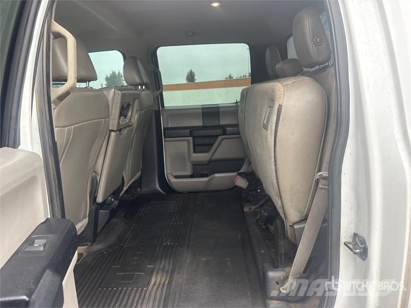 Ford F-550 XL 4x4 Crew Cab Utility Truck Vieglais kravas automobilis/izkraušana no sāniem