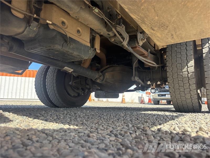 Ford F-550 XL 4x4 Crew Cab Flatbed Truck Platós / Ponyvás teherautók
