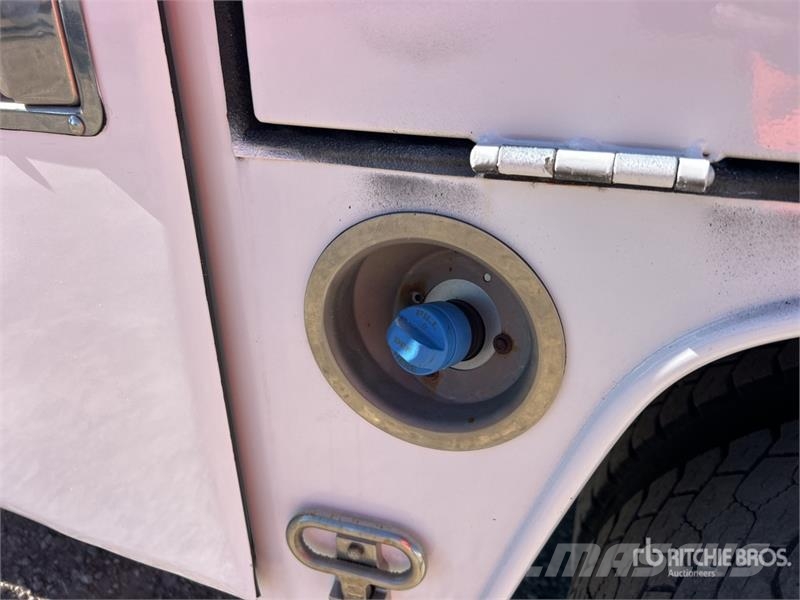 Ford F-550 XL 4x4 Crew Cab Flatbed Truck Platte bakwagens