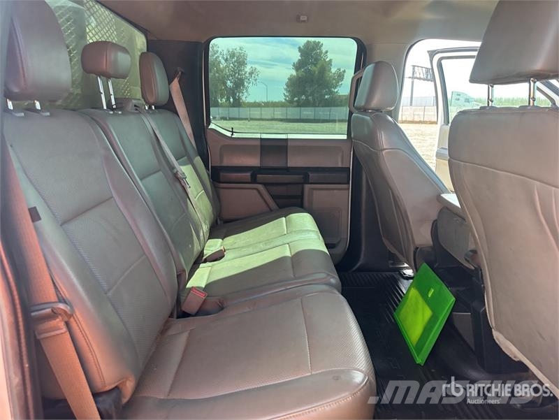 Ford F-550 XL 4x4 Crew Cab Flatbed Truck Platós / Ponyvás teherautók