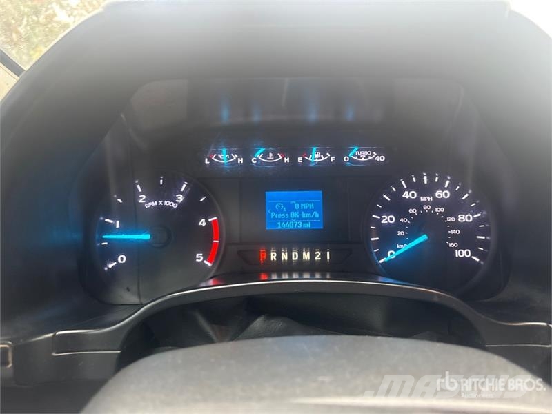 Ford F-550 XL 4x4 Crew Cab Utility Truck Vieglais kravas automobilis/izkraušana no sāniem