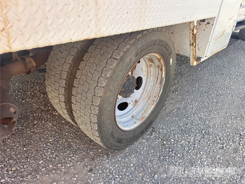 Ford F-550 XL 4x4 Crew Cab Flatbed Truck Platós / Ponyvás teherautók