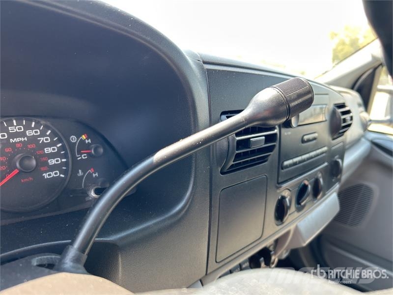 Ford F-550 XL 4x4 Crew Cab Flatbed Truck Kamioni sa otvorenim sandukom