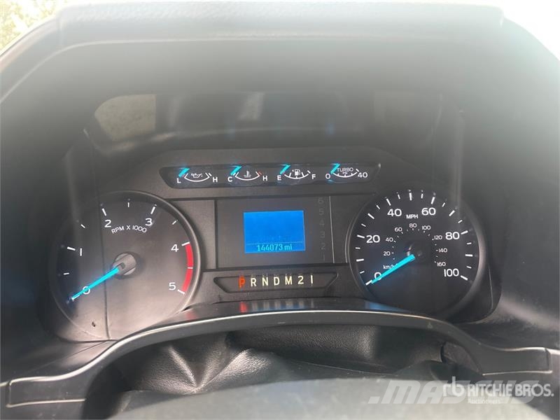Ford F-550 XL 4x4 Crew Cab Utility Truck Vieglais kravas automobilis/izkraušana no sāniem
